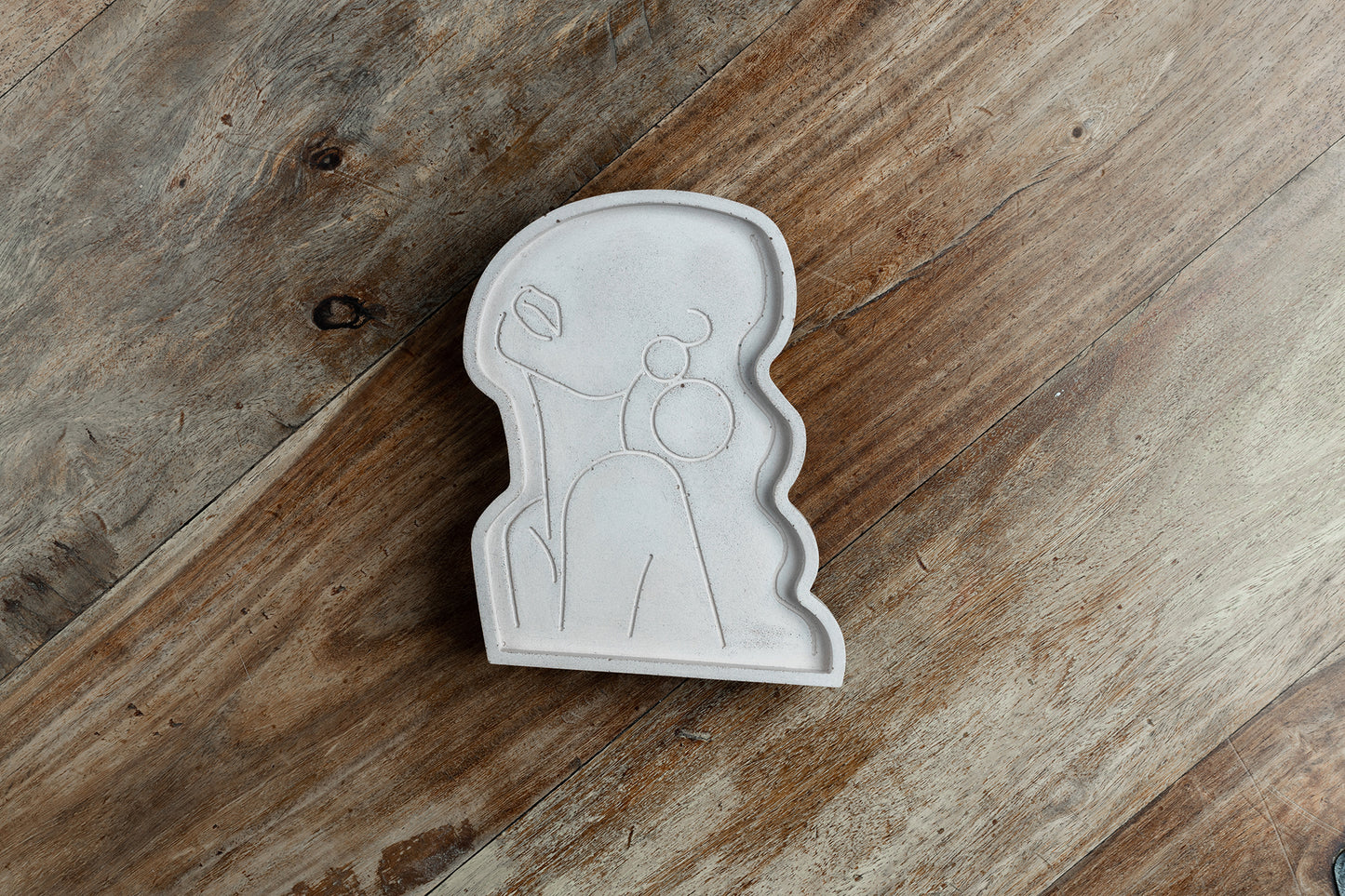 Femina – woman shaped tray for accessorize